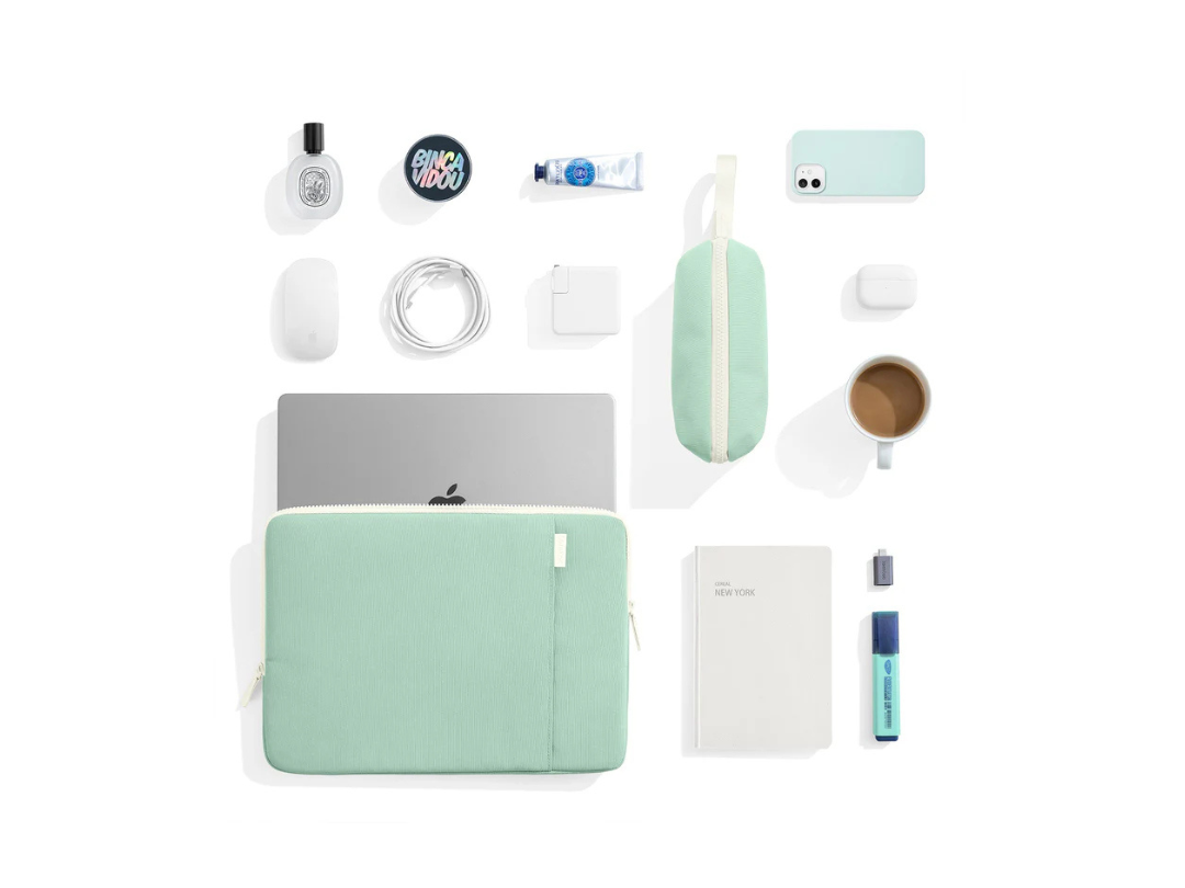 Buy Tomtoc TheHer-A23 Jelly Laptop Sleeve Kit for 13-inch Laptops in Qatar Buy Tomtoc TheHer-A23 Jelly Laptop Sleeve Kit for 13-inch Laptops in Qatar